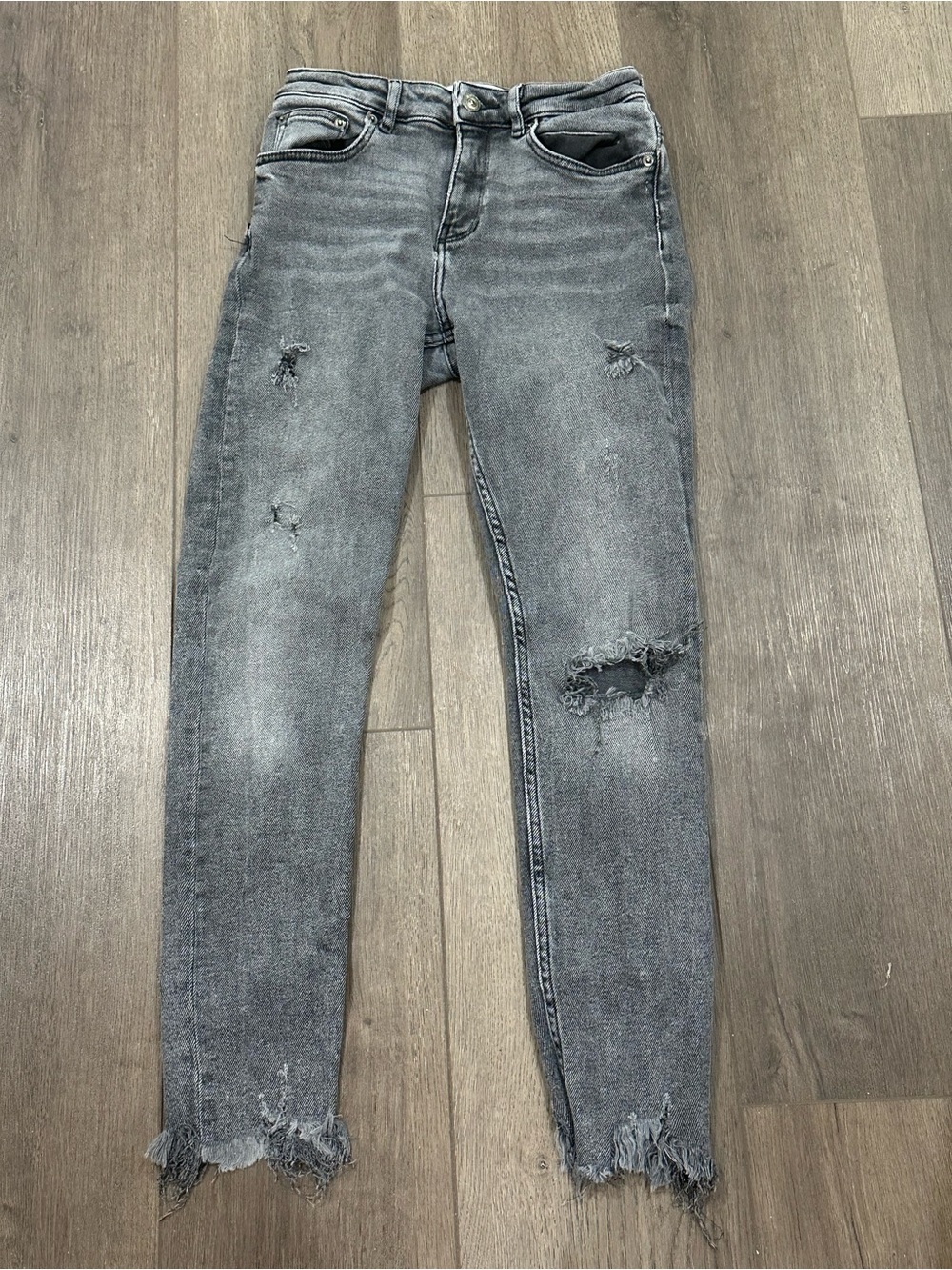 Zara Mid-Rise Ankle Skinny Stretch Jeans in a Grey/Black Size 4